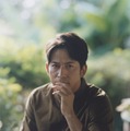 岡田准一、作曲家・中村八大演じる『SUKIYAKI 上を向いて歩こう』2026年公開・画像