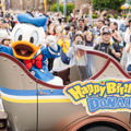 【ディズニー】ドナルドのバースデーをパレードルートで一緒にお祝い！ 「ドナルドのバースデーグリーティング」お披露目・画像
