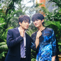 森崎ウィン＆藤原大祐が“動脈ピース”！ 向井康二＆逢見亮太のリラックスした表情も『（LOVE SONG）』仲良しオフショット・画像