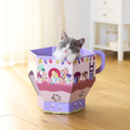 猫がすっぽり入る！映画『ふしぎの国のアリス』デザインの「ティーカップ型の猫の爪とぎ」1月26日販売開始・画像
