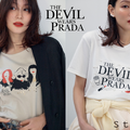 『プラダを着た悪魔』別注Tシャツ、Stola.公式オンラインストアにて発売中・画像