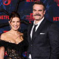 「ストレンジャー・シングス」ミリー・ボビー・ブラウン&デヴィッド・ハーバー、Netflixの新作ドラマの父娘役で再共演へ・画像