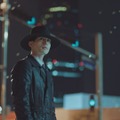 “死神”ファッションショー開催？「トッケビ10周年旅行」イ・ドンウクら当時の衣装が登場・画像