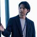 松村北斗＆今田美桜、複雑な感情表現が求められる…『白鳥とコウモリ』場面写真・画像