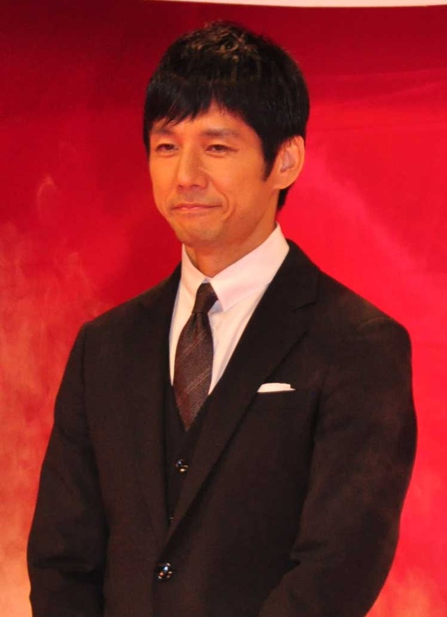 劇中では目を合わせない二宮和也 綾野剛 大観衆を前にイチャイチャ Cinemacafe Net