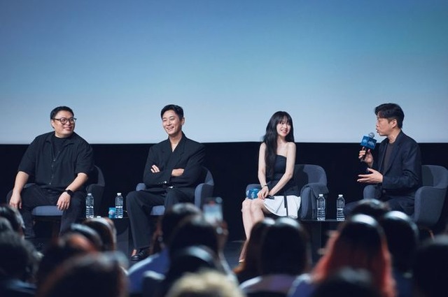 『照明店の客人たち』